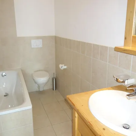 דירה Cosy With Balcony ויסונה