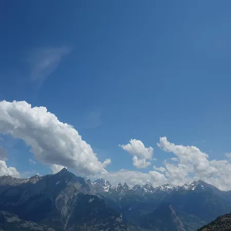 Cosy With Balcony Вейзона